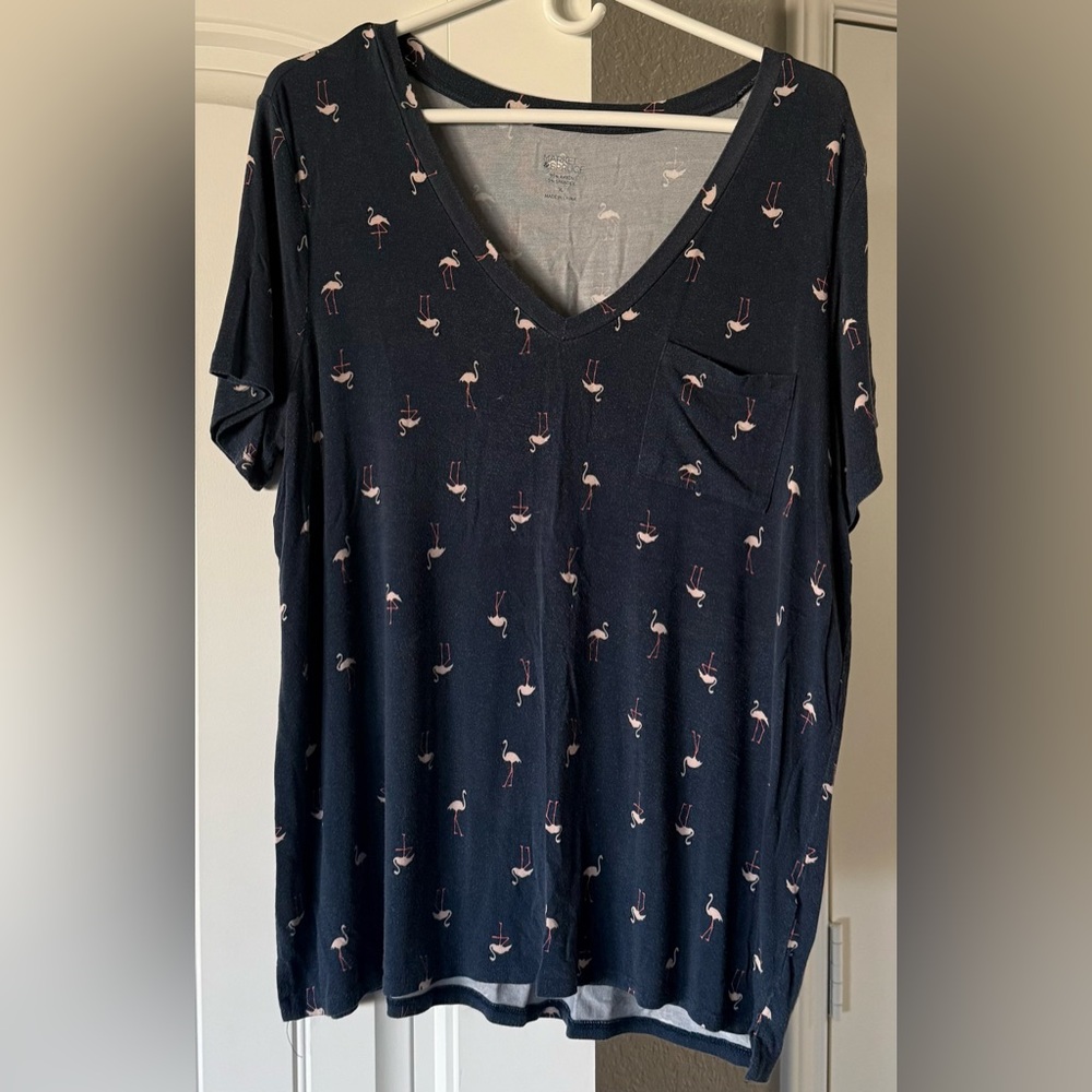 Market & Spruce Navy V-Neck Short Sleeve Top with Pink Flamingo Print